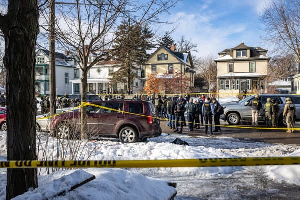 FBI agents securing the perimeter of a government building in Minneapolis