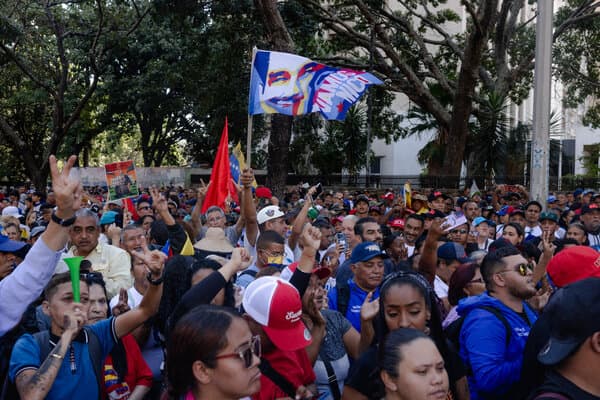 Venezuelan security forces standing outside a building