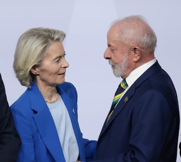 European and South American flags displayed at a trade negotiation summit.